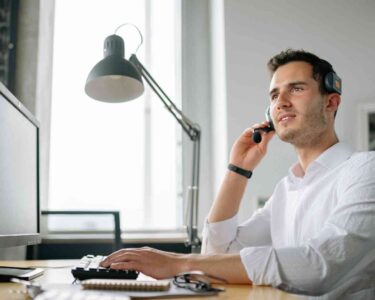 Automatyczny SMS po nieodebranym połączeniu – odzyskiwanie klientów dzięki FastTony CallApp